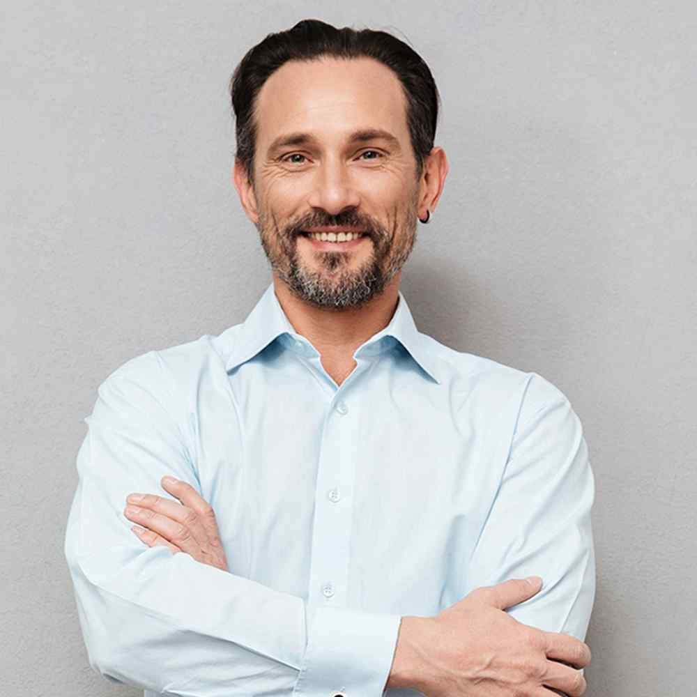https://artfoliosaudi.com/wp-content/uploads/2020/07/team_06.jpg
